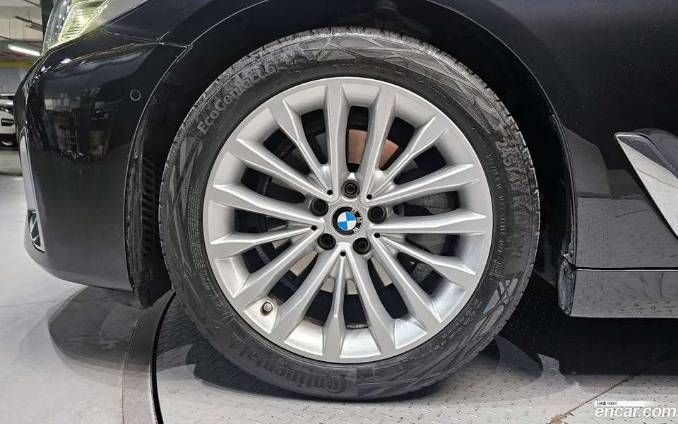BMW 5 Series 520i 2023 — миниатюра 5