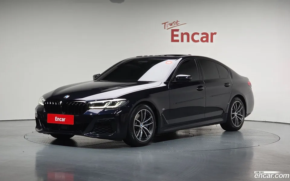 BMW 5 Series 520i M 2023 — фото 1, купить с доставкой в Москву