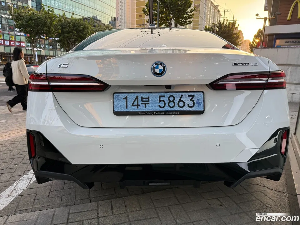 BMW i5 eDrive 40 M 2025 — миниатюра 4