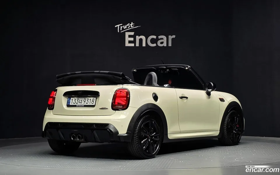 MINI Cooper S Convertible JCW 2022 — миниатюра 2