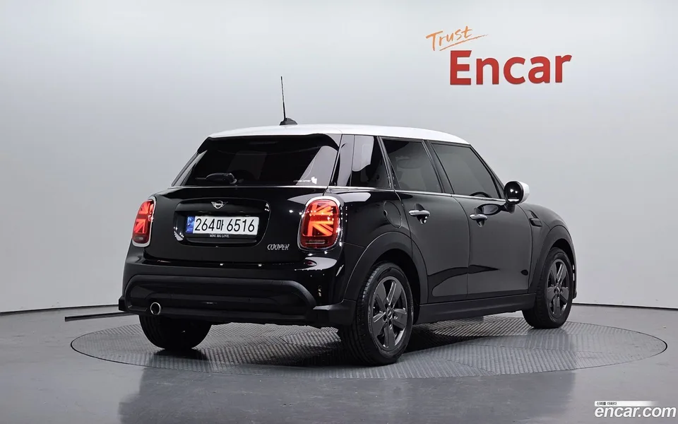 MINI Cooper 5 2023 — миниатюра 2