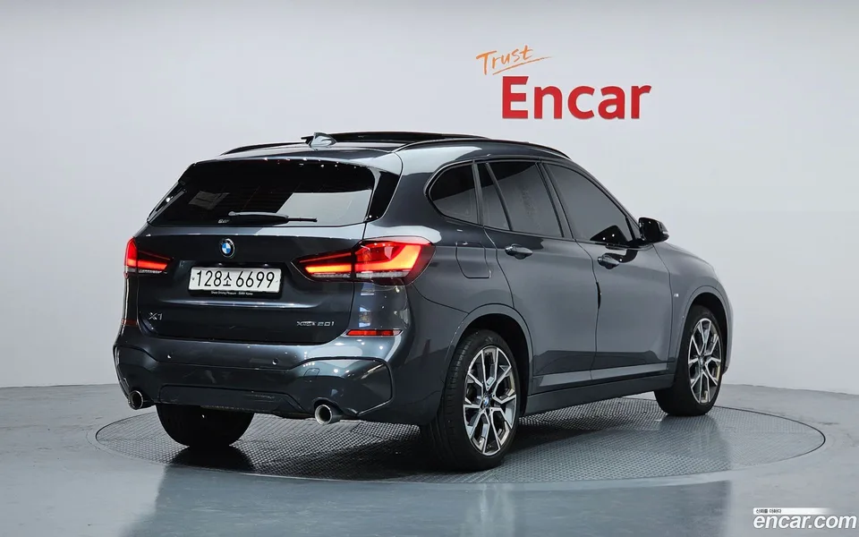 BMW X1 xDrive 20i M 2022 — миниатюра 2