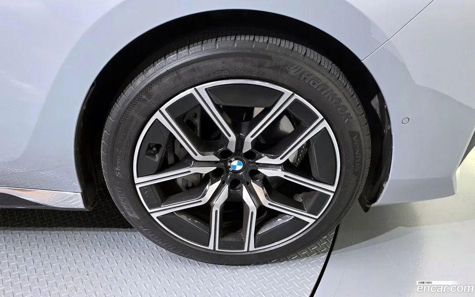BMW 7 Series 740i xDrive M 2024 — миниатюра 5