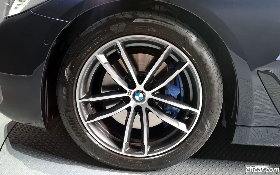 BMW 5 Series 520i M 2022 — миниатюра 5