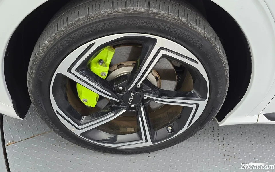 Kia EV6 GT 4WD 2023 — миниатюра 5