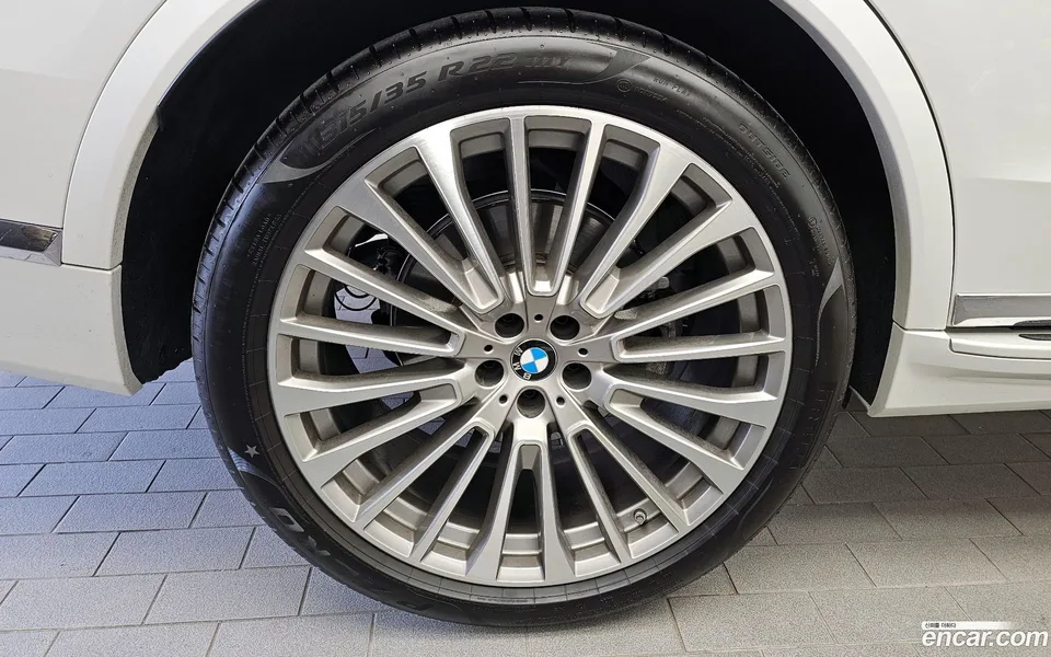 BMW X7 xDrive 40i 7 2025 — миниатюра 5