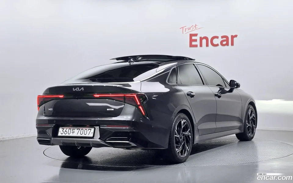 Kia K5 Hybrid 2023 — миниатюра 2