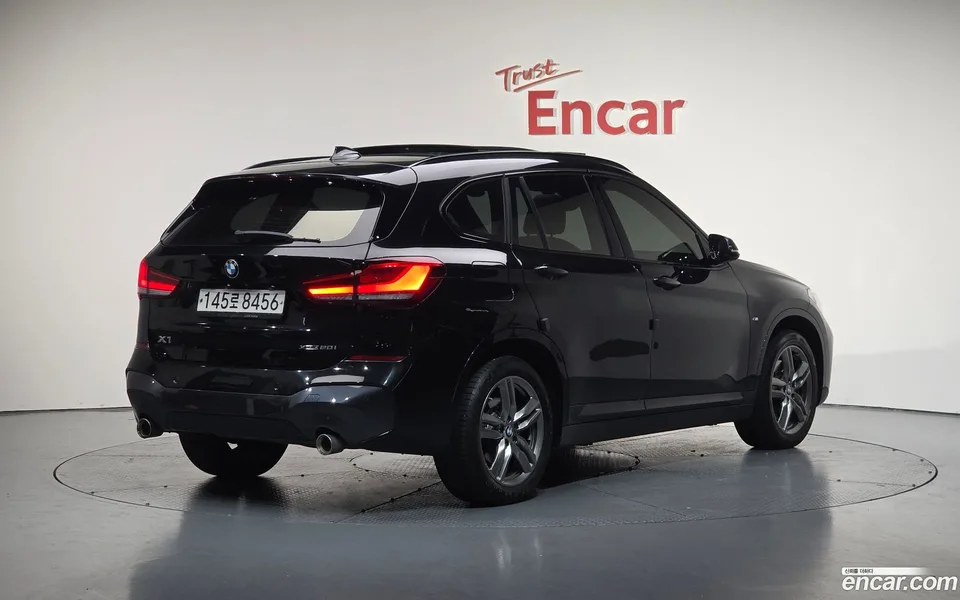 BMW X1 xDrive 20i M 2022 — миниатюра 2