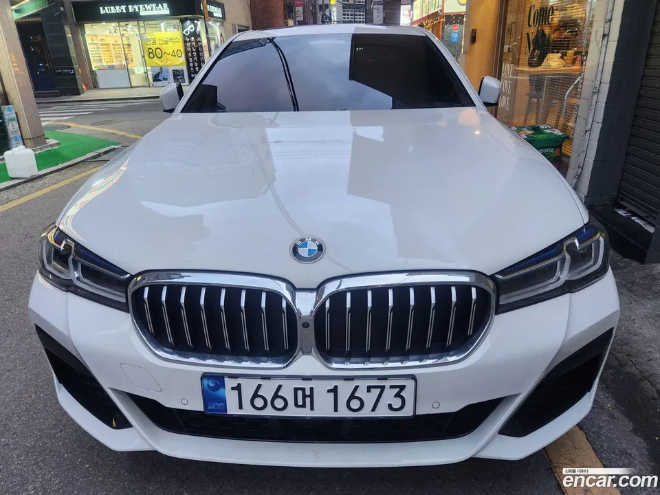 BMW 5 Series 530i M 2023 — фото 1, купить с доставкой в Москву