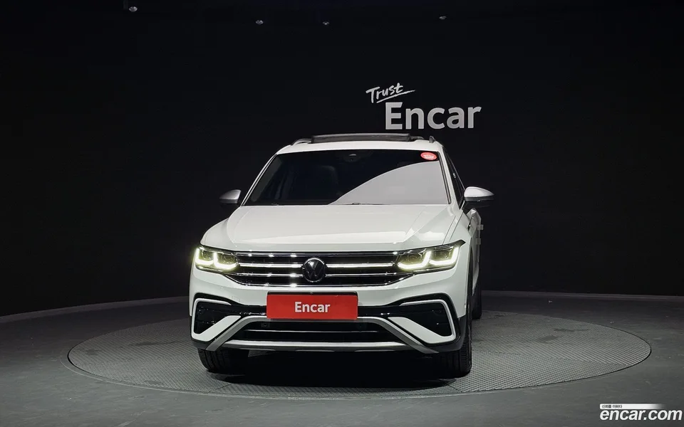 Volkswagen Tiguan Allspace 2.0 TSI 2023 — миниатюра 3