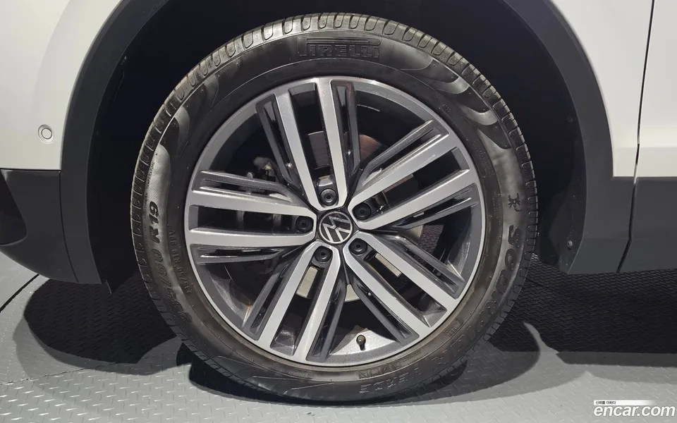 Volkswagen Tiguan Allspace 2.0 TSI 2023 — миниатюра 5