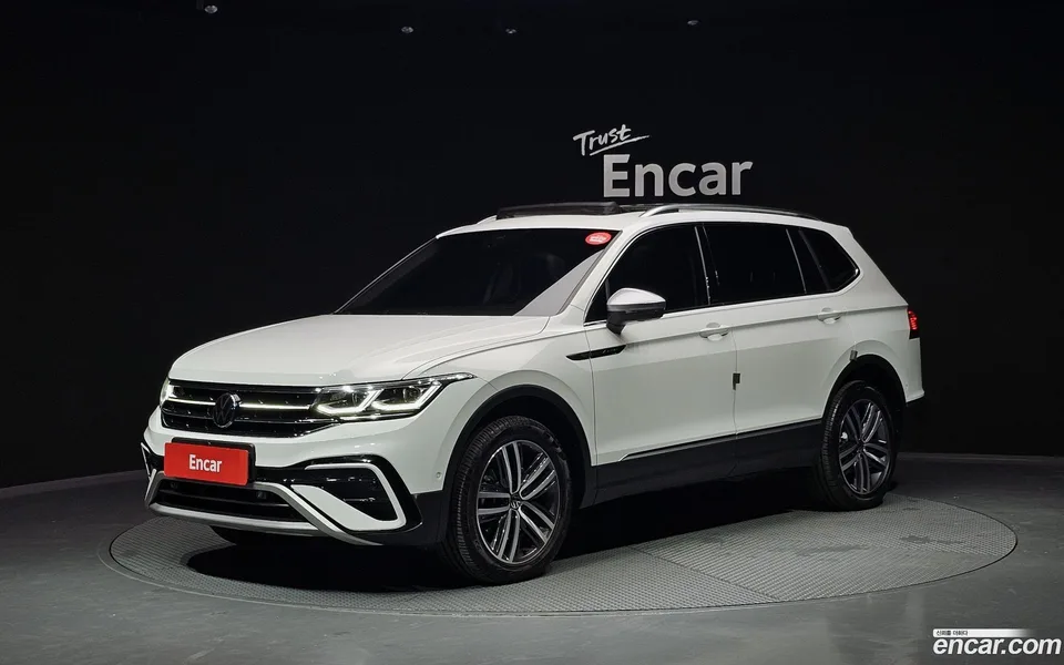 Volkswagen Tiguan Allspace 2.0 TSI 2023 — фото 1, купить с доставкой в Москву