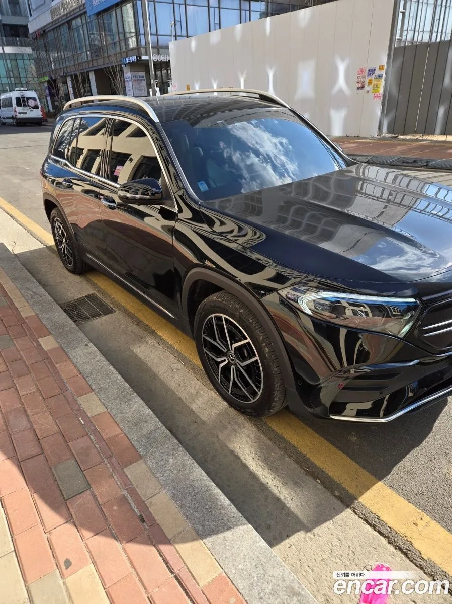 Mercedes-Benz EQB EQB300 4MATIC AMG 2023 — миниатюра 3