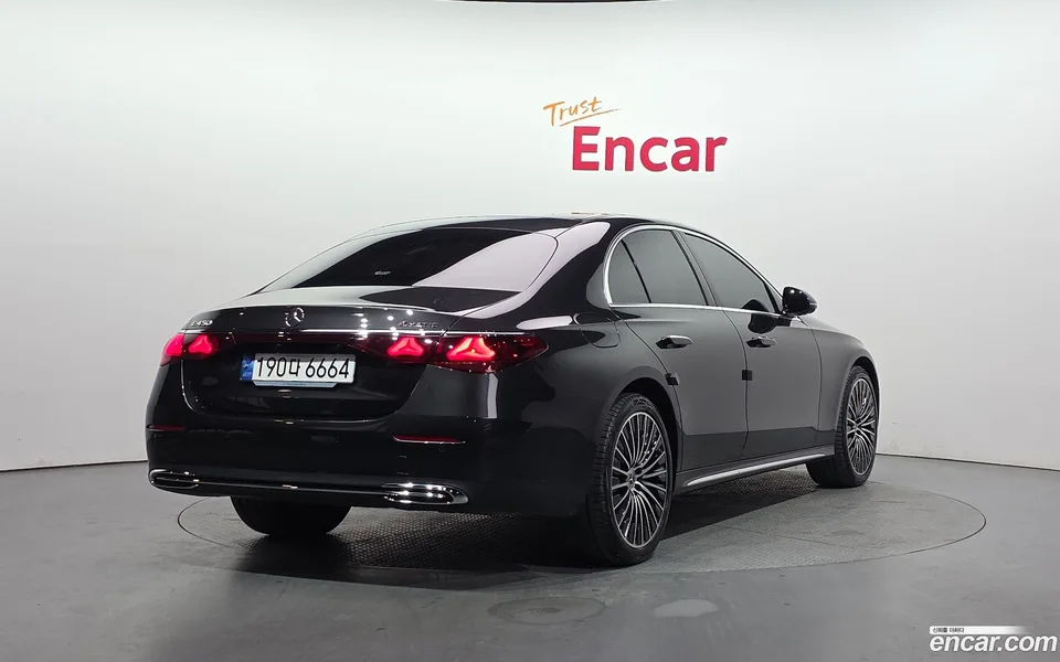 Mercedes-Benz E-Class E450 4MATIC 2024 — миниатюра 2