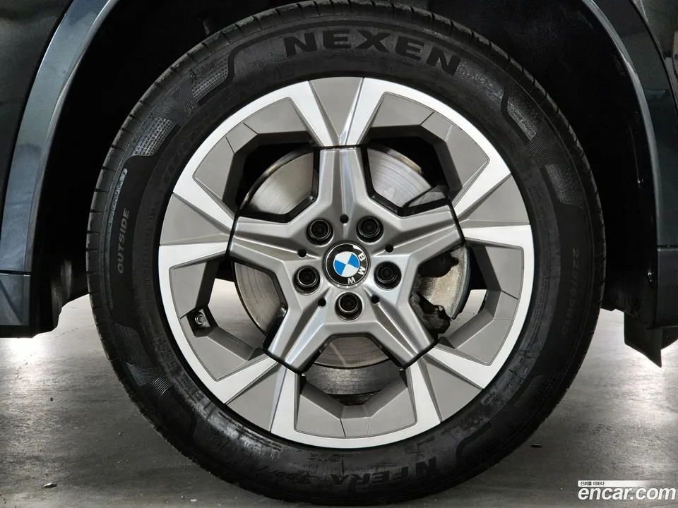 BMW X1 xDrive 20i xLine 2024 — миниатюра 5