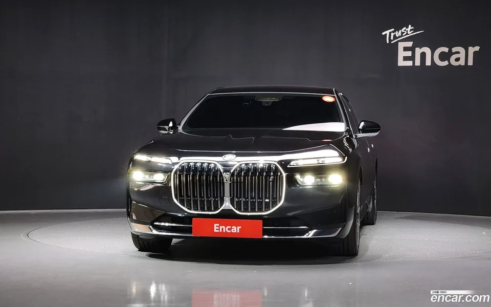 BMW i7 xDrive 60 2023 — миниатюра 3
