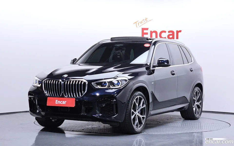 BMW X5 xDrive 40i M 2023 — фото 1, купить с доставкой в Москву