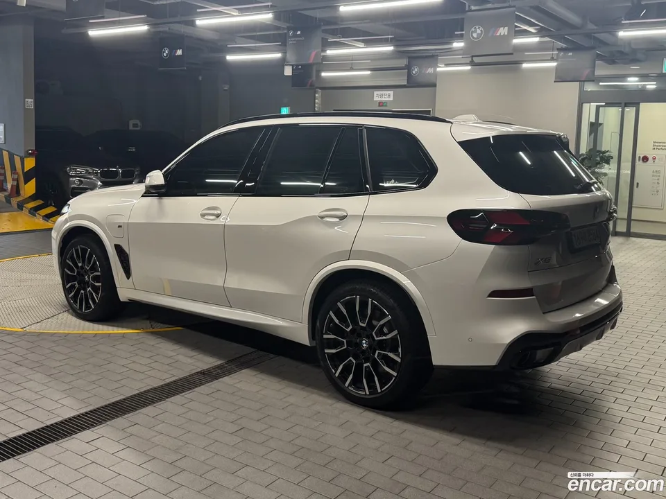 BMW X5 xDrive 50e M 2025 — миниатюра 3