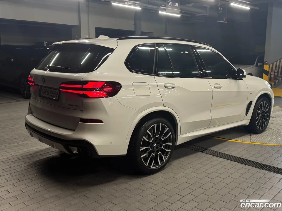 BMW X5 xDrive 50e M 2025 — миниатюра 5