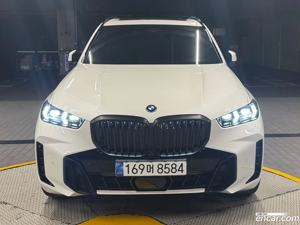 BMW X5 xDrive 50e M 2025 — фото 1, купить с доставкой в Москву