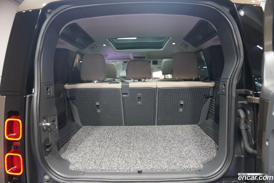 Land Rover Defender 110 D250 SE 2023 — миниатюра 5
