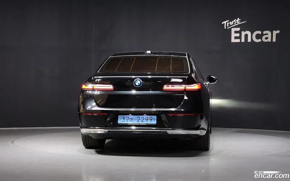 BMW i7 xDrive 60 2023 — миниатюра 4