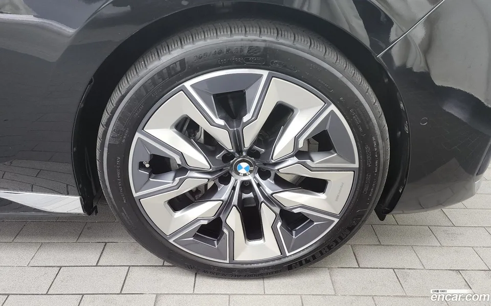 BMW i7 xDrive 60 2023 — миниатюра 5