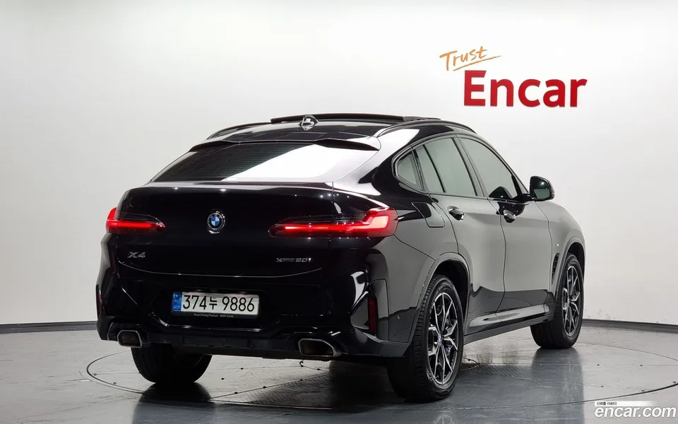 BMW X4 xDrive20i M 2022 — миниатюра 2