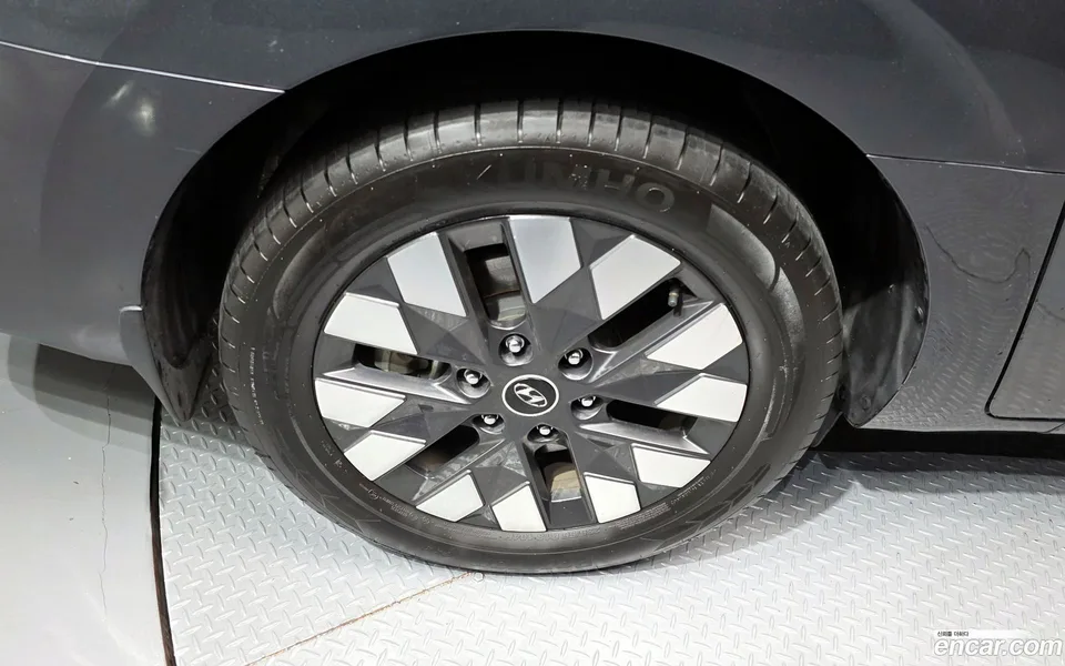 Hyundai Staria 9 2023 — миниатюра 5