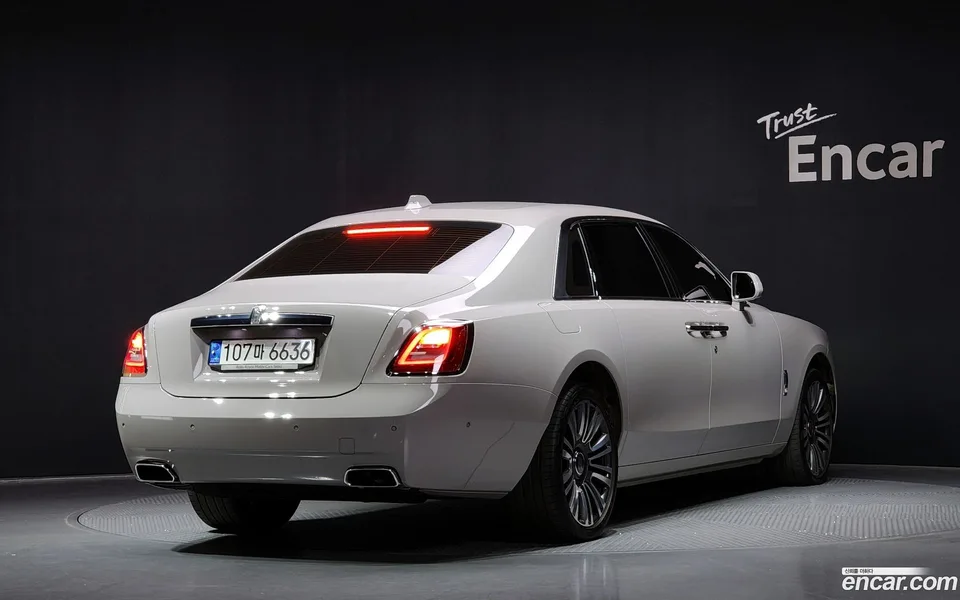 Rolls-Royce Ghost 6.7 EWB V12 2022 — миниатюра 2