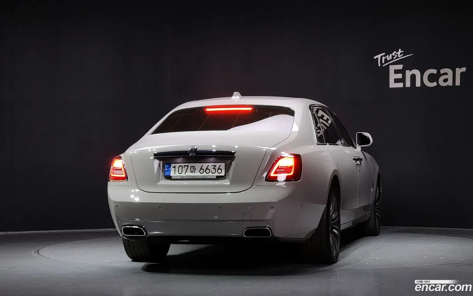 Rolls-Royce Ghost 6.7 EWB V12 2022 — миниатюра 4