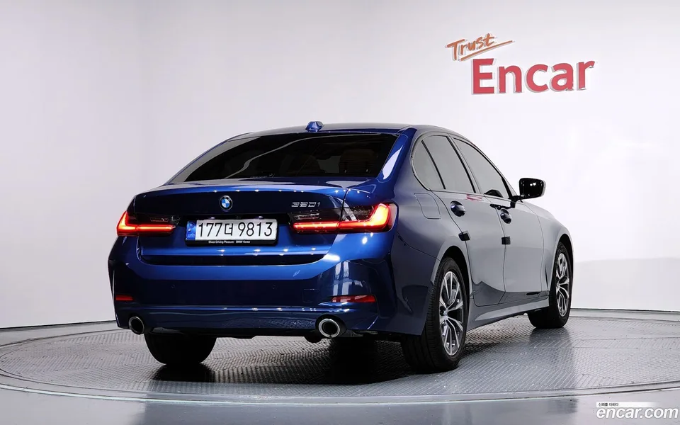 BMW 3 Series 320i 2023 — миниатюра 2