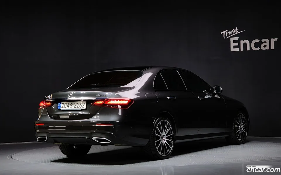 Mercedes-Benz E-Class E350 4MATIC AMG Line 2022 — миниатюра 2