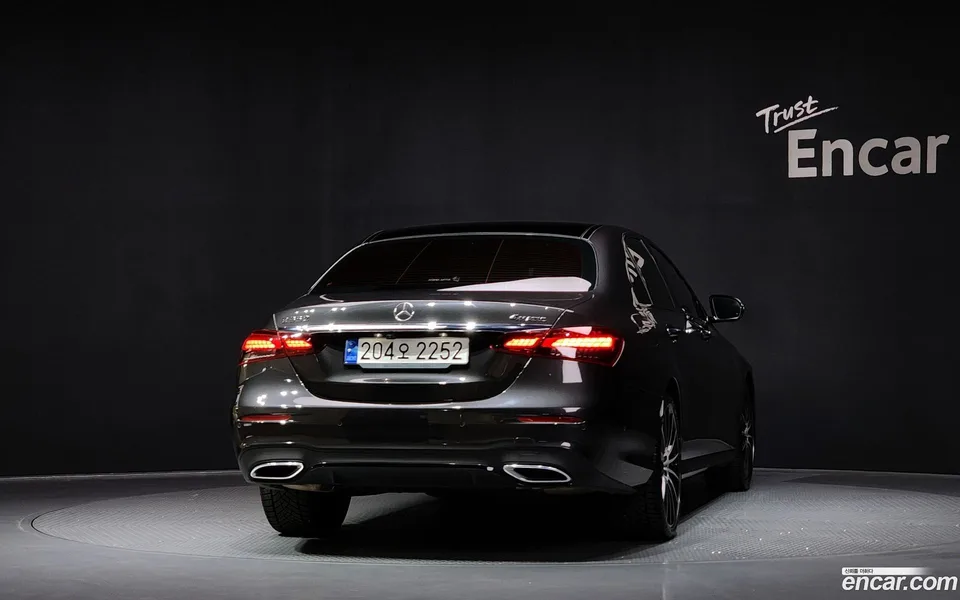 Mercedes-Benz E-Class E350 4MATIC AMG Line 2022 — миниатюра 4
