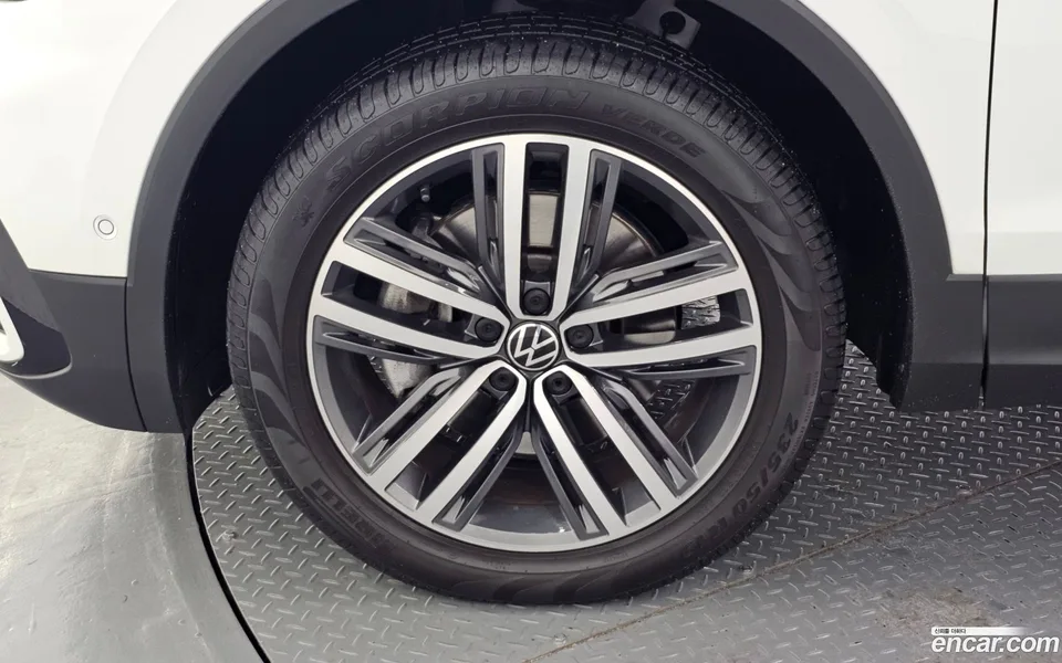 Volkswagen Tiguan Allspace 2.0 TSI 2023 — миниатюра 5