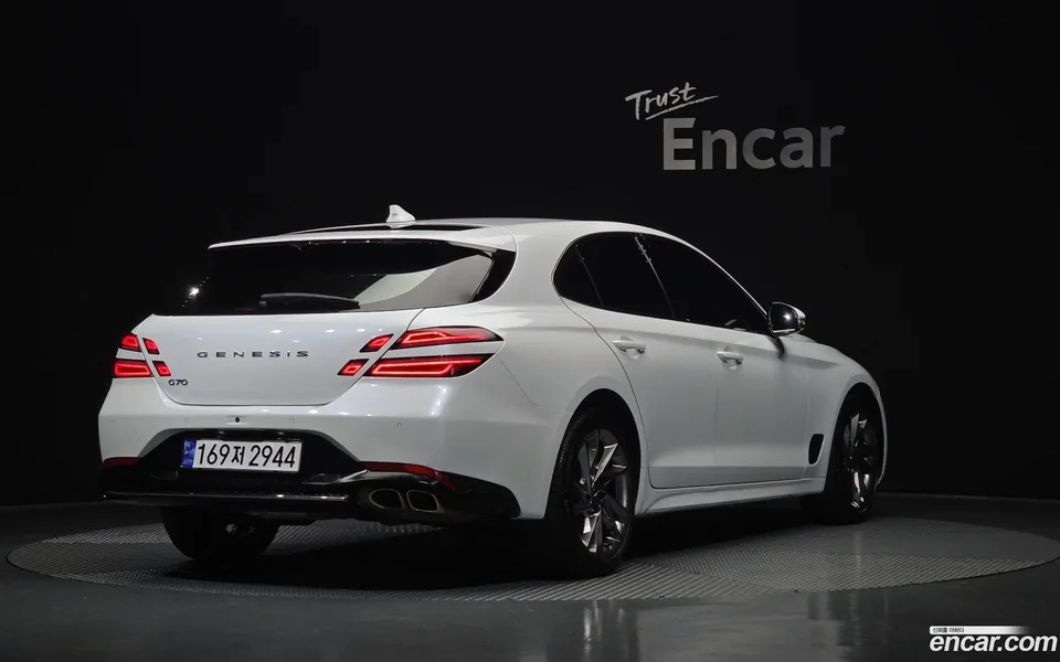 Genesis G70 Shooting Brake 2.0T 2WD 2022 — миниатюра 2