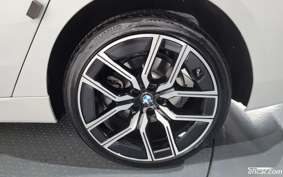 BMW 6 Series GT 630i xDrive 2024 — миниатюра 5