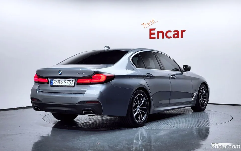 BMW 5 Series 520i M 2023 — миниатюра 2