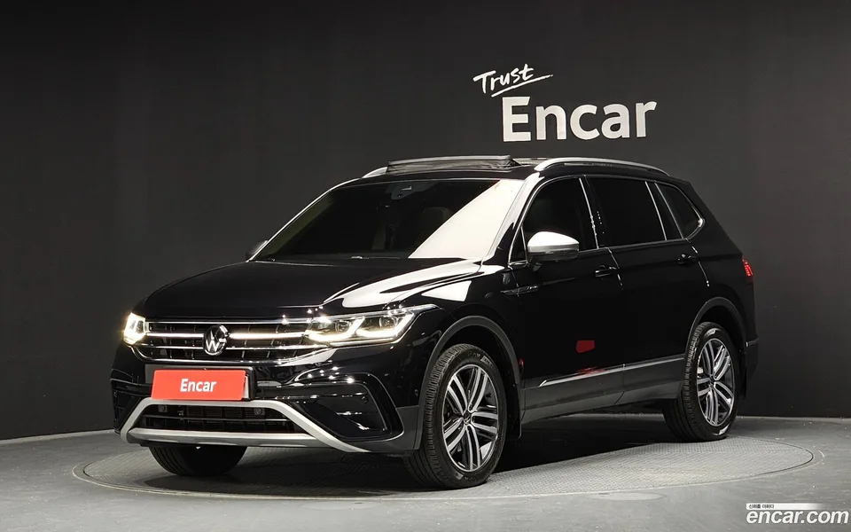 Volkswagen Tiguan Allspace 2.0 TSI 2022 — фото 1, купить с доставкой в Москву