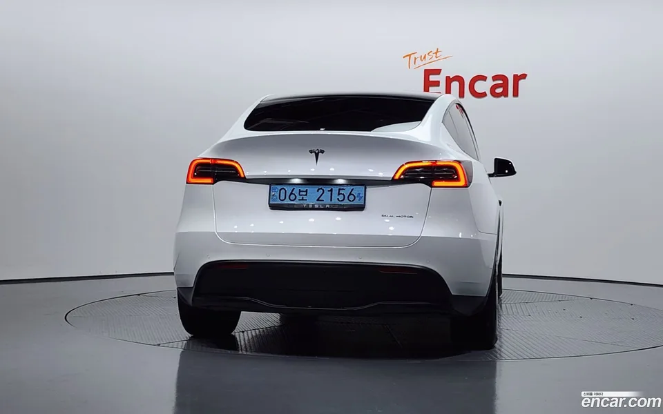 Tesla Model Y AWD 2022 — миниатюра 4