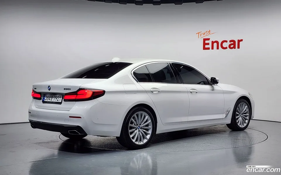 BMW 5 Series 530i xDrive 2023 — миниатюра 2