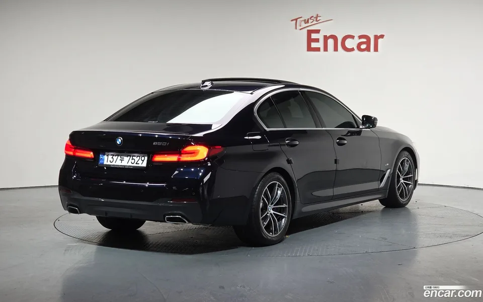 BMW 5 Series 520i M 2022 — миниатюра 2
