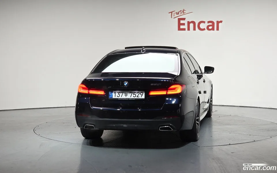 BMW 5 Series 520i M 2022 — миниатюра 4