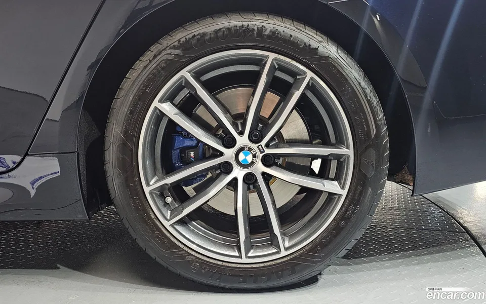 BMW 5 Series 520i M 2022 — миниатюра 5