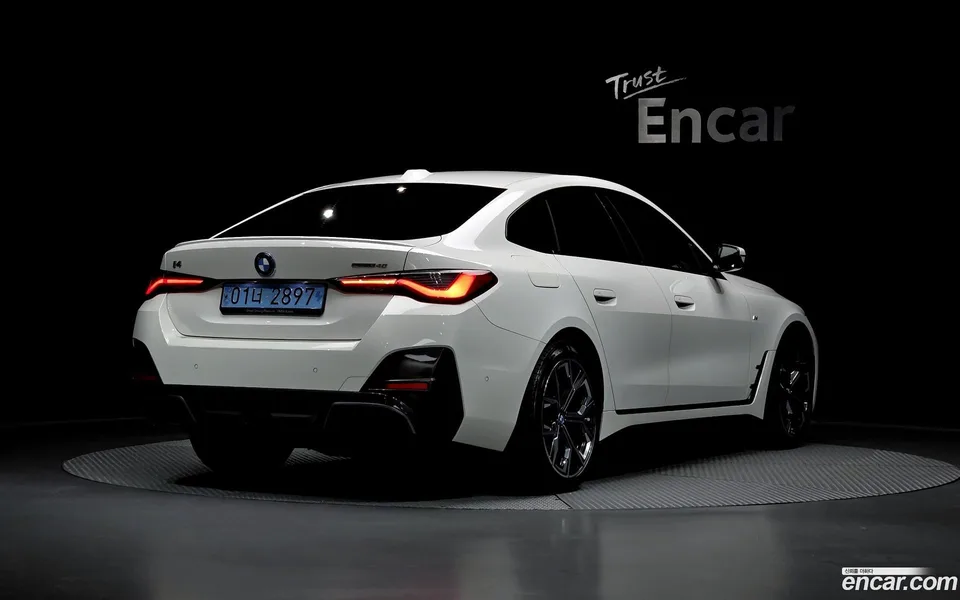 BMW i4 eDrive40 M 2023 — миниатюра 2