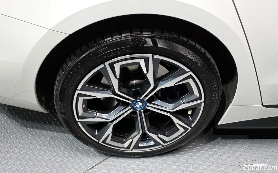 BMW i4 eDrive40 M 2023 — миниатюра 5