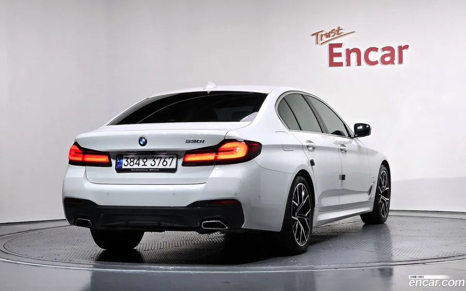 BMW 5 Series 530i M 2023 — миниатюра 2