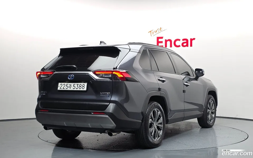 Toyota RAV4 2.5 4WD LTD 2024 — миниатюра 2
