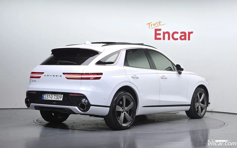 Genesis GV70 2.5T 2WD 2022 — миниатюра 2