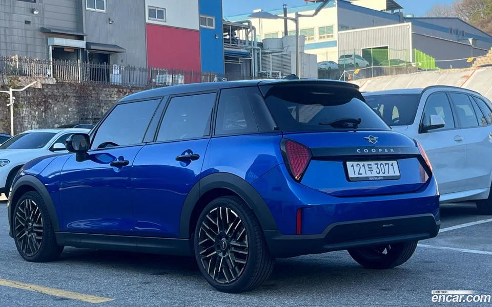 MINI Cooper S 5 2025 — миниатюра 2